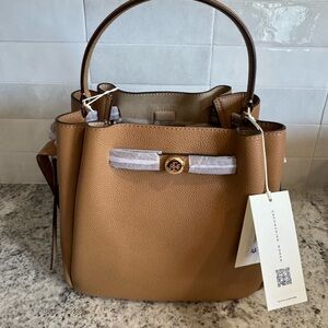 Tory Burch Romy Bucket Bag with Crossbody Strap in Tiramisu NWT